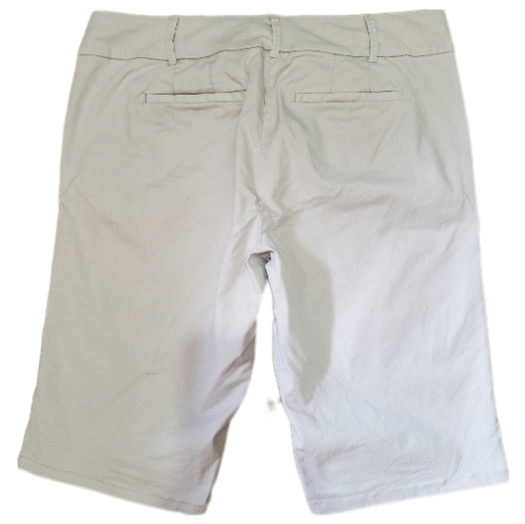LOFT cotton blend khaki chino Bermuda shorts 10 - Picture 2 of 9